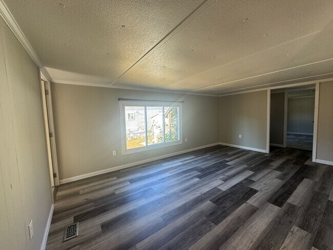 Foto del edificio - 3 bedroom in Sharon