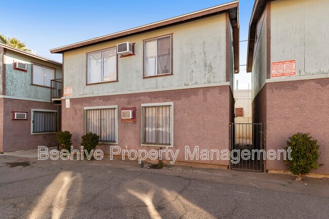 Foto del edificio - 739 E Pierce St