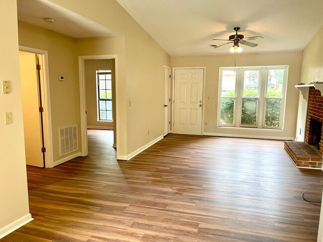 Building Photo - 1721 Todd Dr
