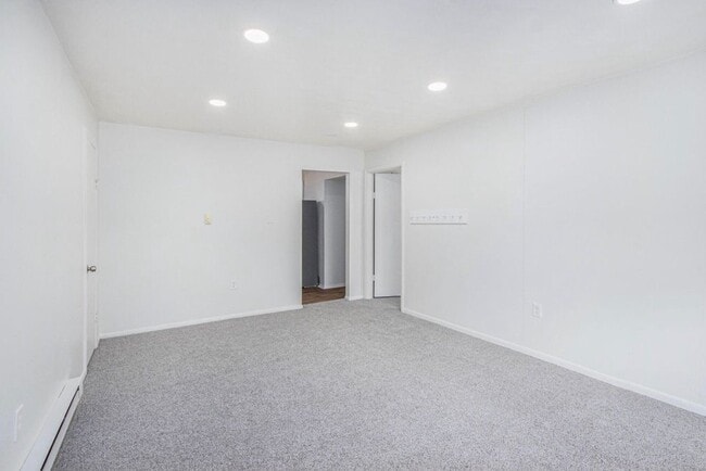 Building Photo - 10477 S Sprinkle Rd