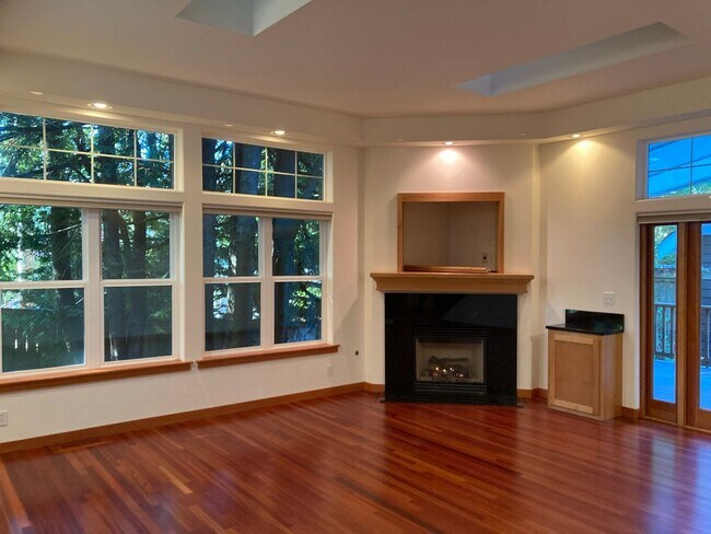 Foto del edificio - Perfect Location Across from High School