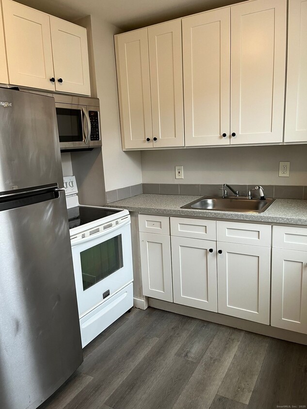 Primary Photo - 930 William St