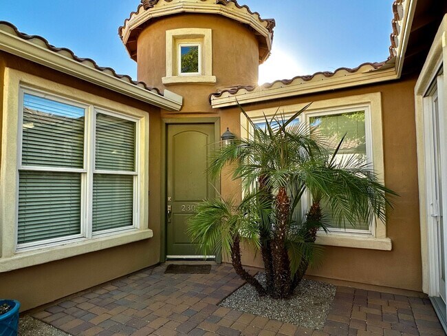 Foto del edificio - HIGHLY DESIRABLE AND SPACIOUS HOME FULLY E...