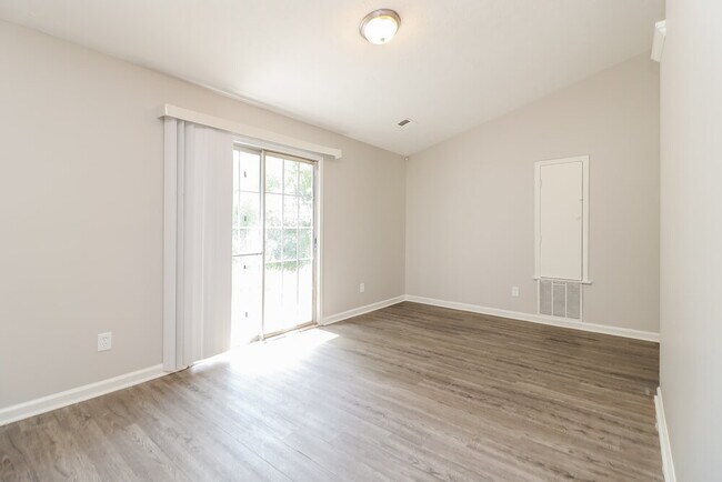 Foto del edificio - 3810 Greenbrook Dr