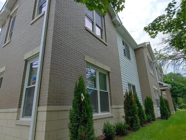 Photo - 4211 N Harding Ave Apartment