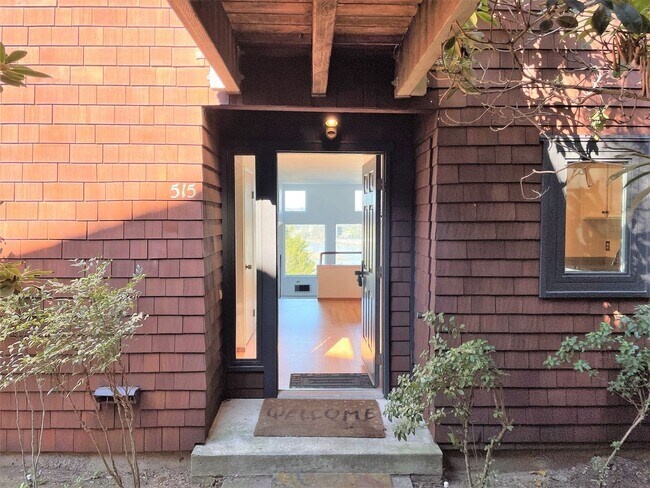 Building Photo - Gorgeous 1 bedroom condo with incredible v...