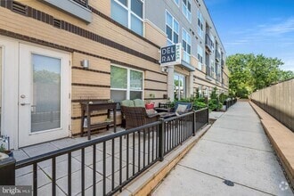 Building Photo - 1800 Mt Vernon Ave