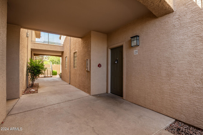 Building Photo - 16013 S Desert Foothills Pkwy