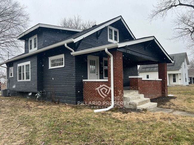 Building Photo - Very Large, Updated and Fresh, 4 BED/ 2 BA...