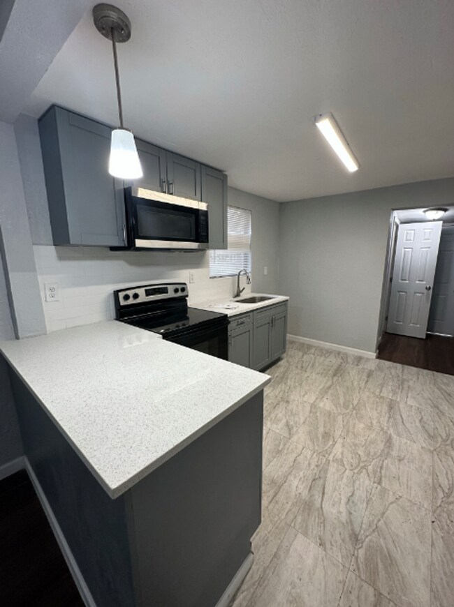 Foto del edificio - Renovated** Move in Ready** 3/2 Single Family home : Available Now!