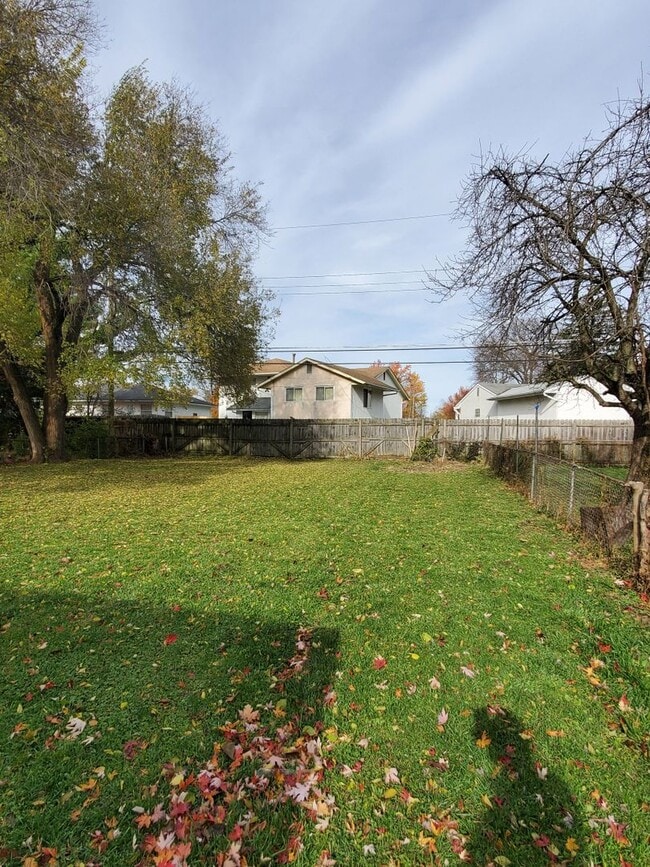 Building Photo - 3 BEDROOM SINGLE FAMILY