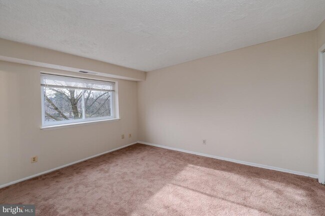 Building Photo - 11905I Tarragon Rd