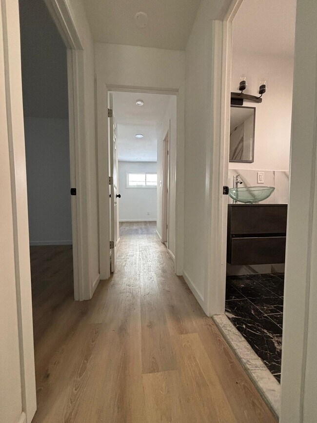 Foto del edificio - 9047 Palisade Ave