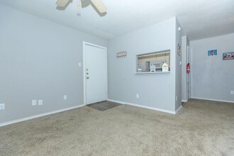 Building Photo - 420 Garland Dr