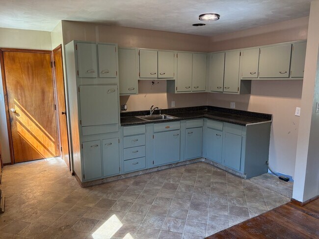 Foto del edificio - 476 Laurel Woods Dr