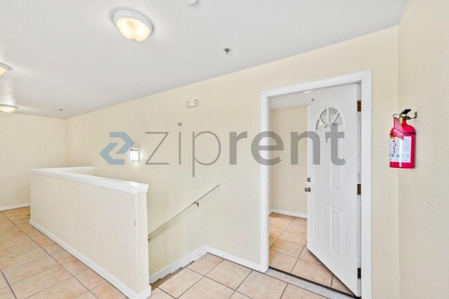Building Photo - Unit C