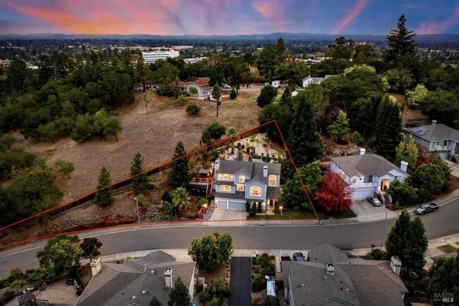 Building Photo - Luxury Living in Fountaingrove