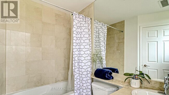 Photo du bâtiment - 736 Spadina Ave.