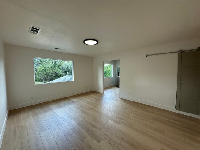 Building Photo - 1707 Grand Coulee Blvd
