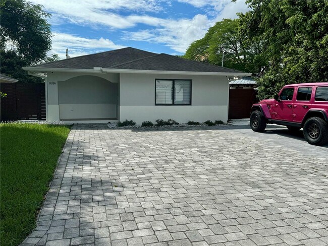 Foto del edificio - 8814 SW 126th Terrace