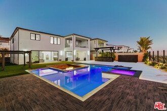 Building Photo - 11811 Greenwood Dr