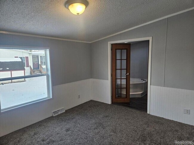Foto del edificio - 6274 Cree Ct