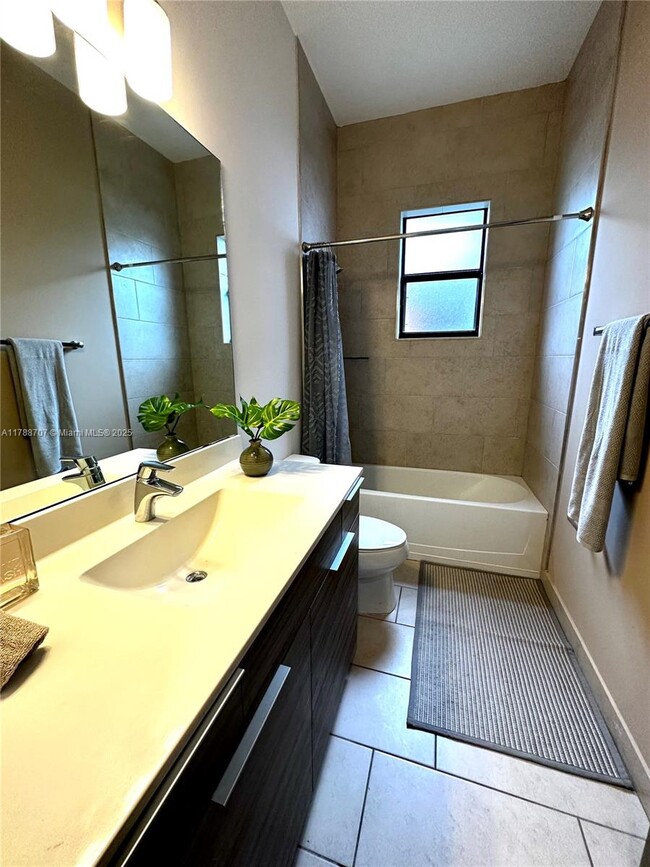 Building Photo - 15957 SW 136 Way