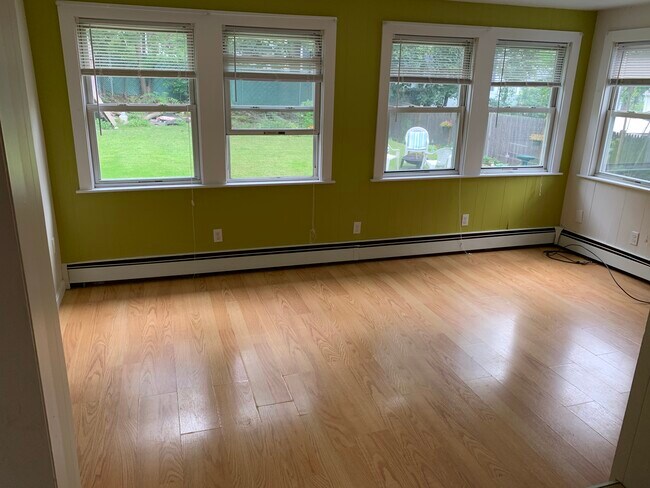 Building Photo - 13 Emerald St