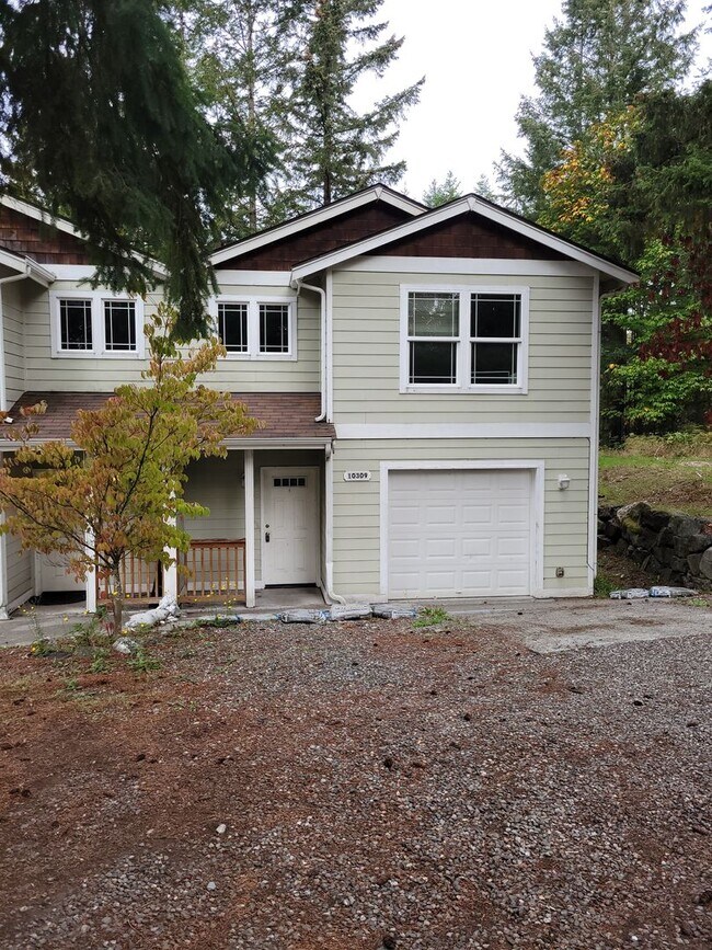 Foto del edificio - Freshly Painted Duplex in the Heart of Sil...