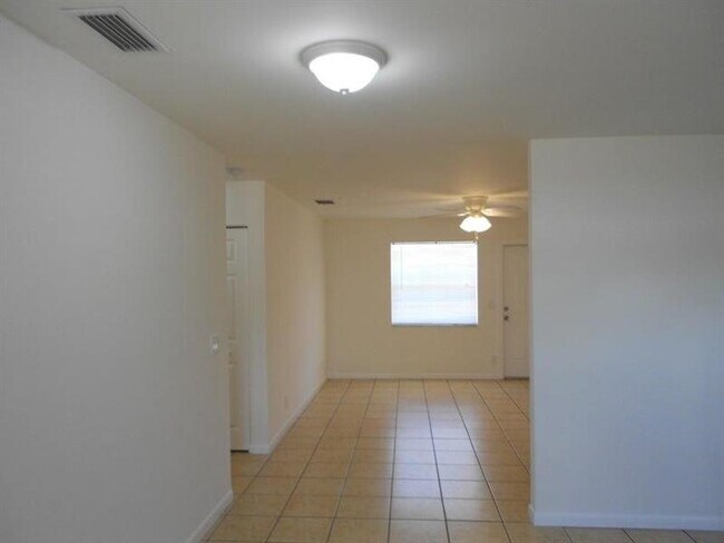 Building Photo - 925 W 36th St