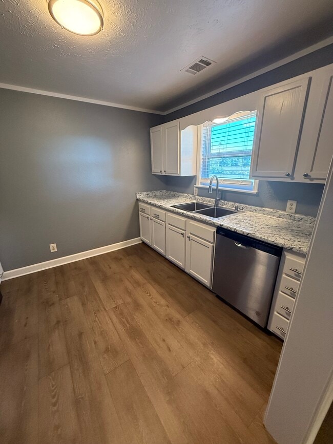 Building Photo - 757 Martin Rd