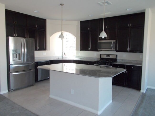 Foto del edificio - Modern Tri-Level Home with Spacious Layout...