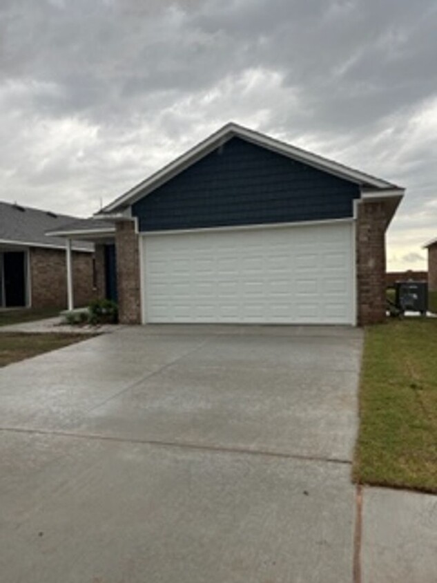 Foto principal - FIRST MONTH FREE - Beautiful New Home!