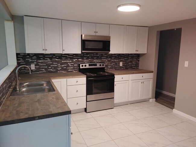 Foto del edificio - ROOM TO ROAM! NORTHSIDE PARKERSBURG 4 BEDROOM