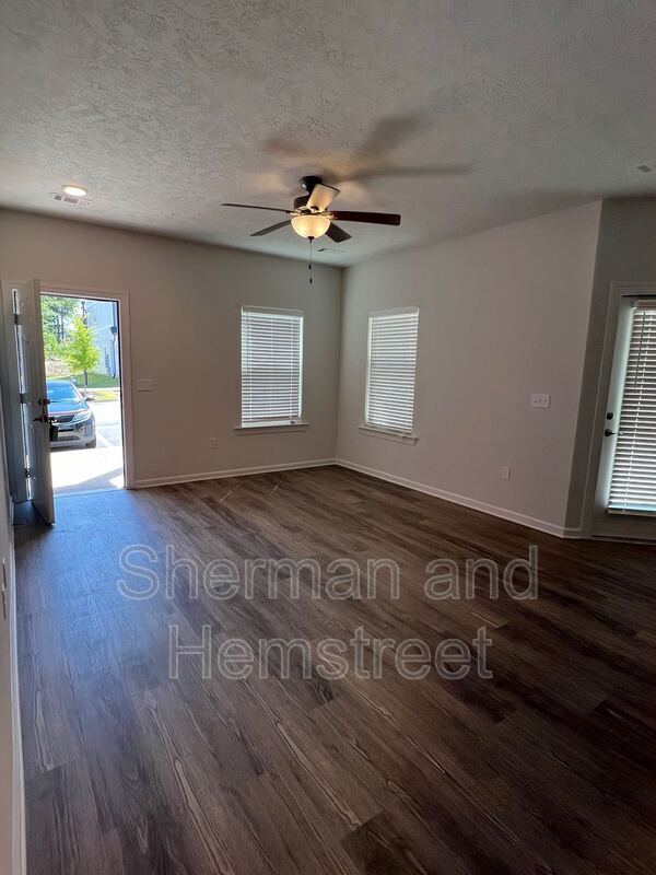 Building Photo - 2028 Lotus Dr