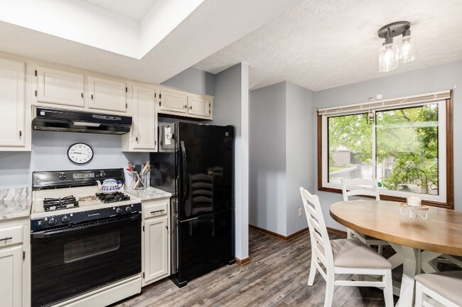 Foto del edificio - 3229 Stonecrest Ct