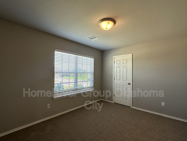 Building Photo - 3508 SE 95th St