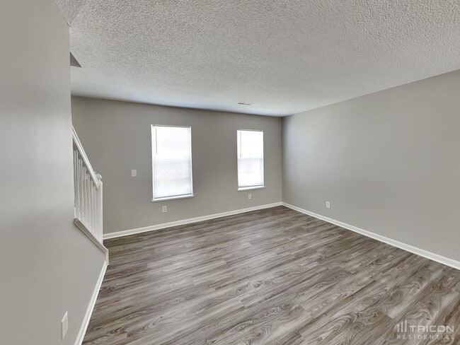 Building Photo - 6 High Glen Ct