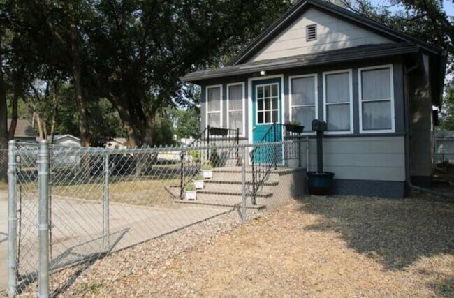 Building Photo - 623 N 12th St