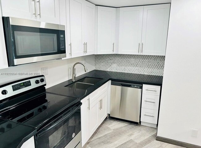 Foto del edificio - 800 Parkview Dr