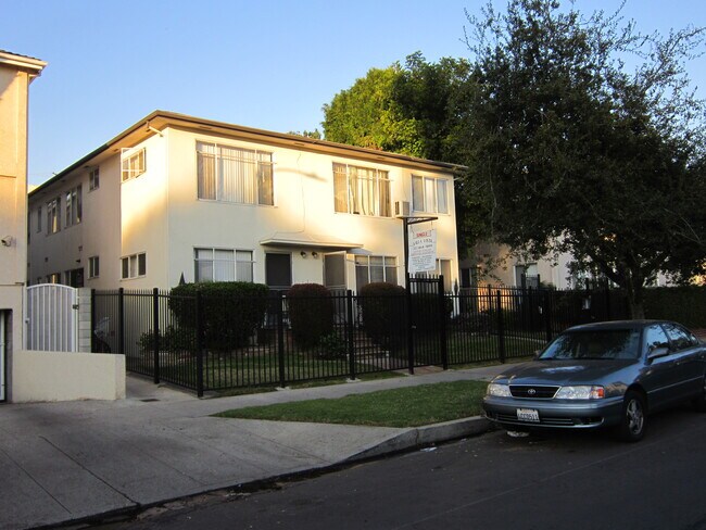 Foto del edificio - 5851 Harold Way