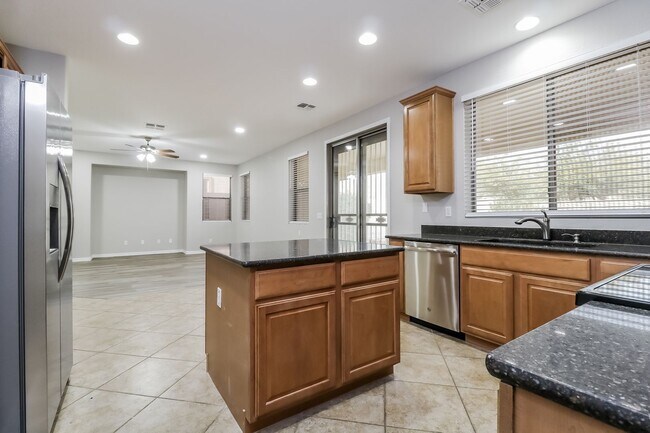 Building Photo - Gorgeous 4 Bedroom 3 Bath home located in ...