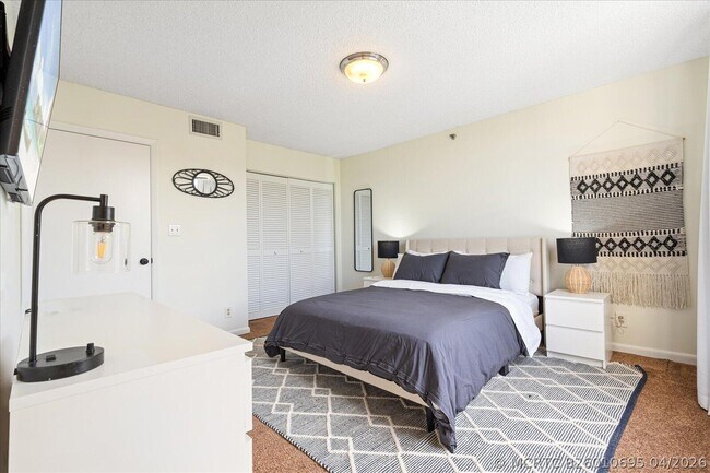 Foto del edificio - 7564 Regency Lake Dr
