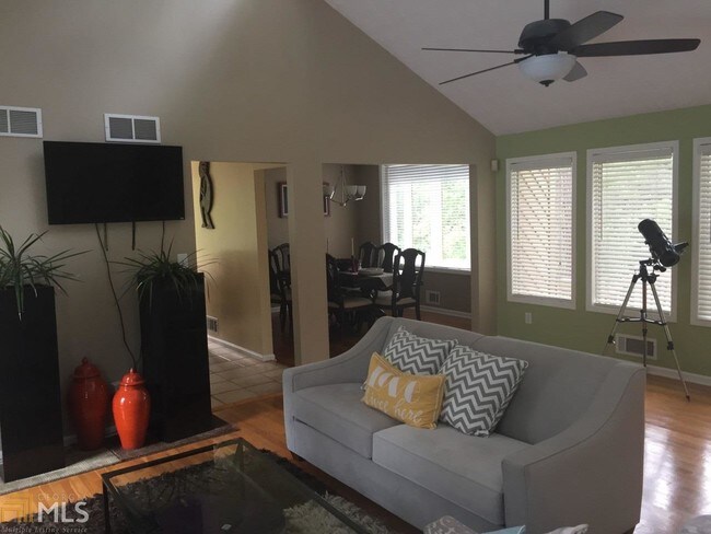 Building Photo - 2762 Whitehurst Dr