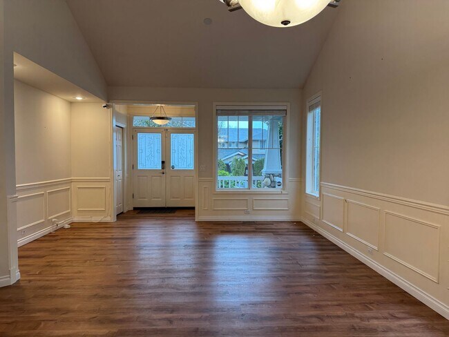 Foto del edificio - CLICK "REQUEST A TOUR" NOW!