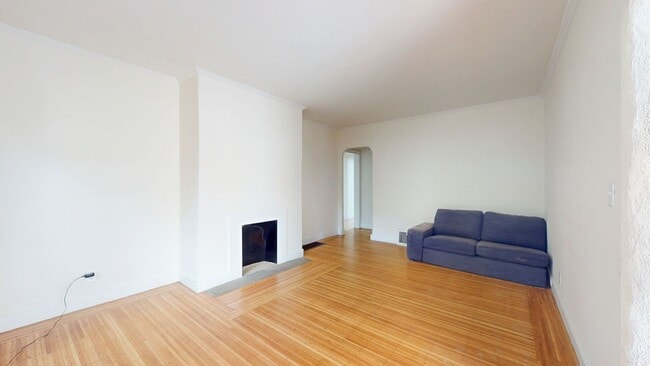 Building Photo - Charming 2 Bedroom Berkeley Unit Available!