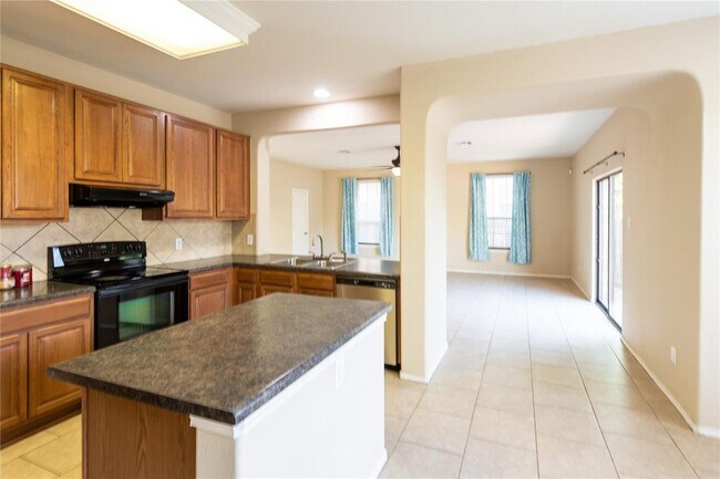 Building Photo - 2407 Hollis Ln