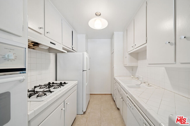 Building Photo - 1520 Hayworth Ave