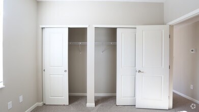 Bedroom - 1BR, 1BA - 685 SF - The Foxfire - Brook Lane Apartments