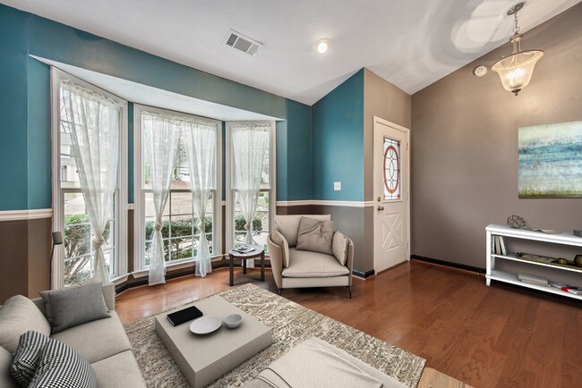 Building Photo - 4885 Hampton Square Dr